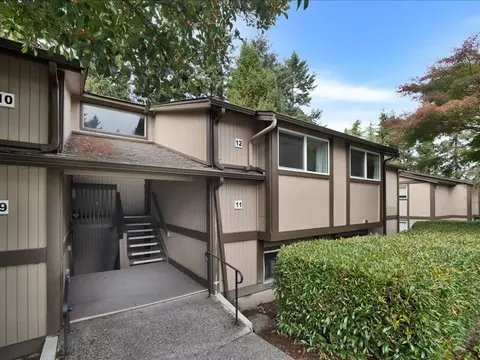 4727 176th St SW #J12, Lynnwood, WA 98037