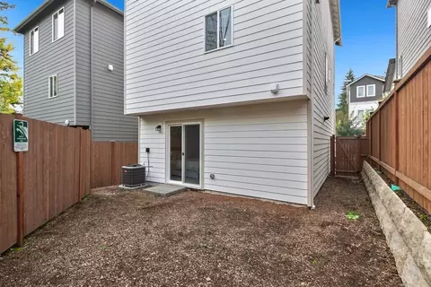 Exterior - 309 207th Pl SE, Bothell, WA 98012 photo 5 of 6