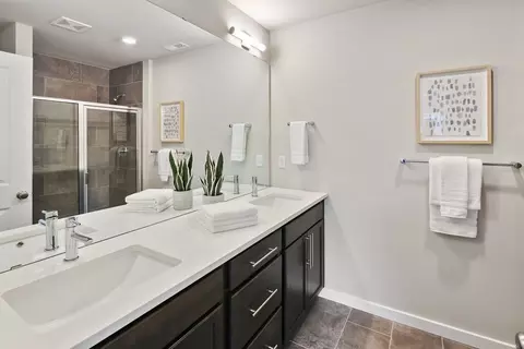Bath - 309 207th Pl SE, Bothell, WA 98012 photo 3 of 4