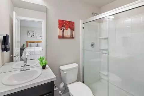 Bath - 309 207th Pl SE, Bothell, WA 98012 photo 1 of 4