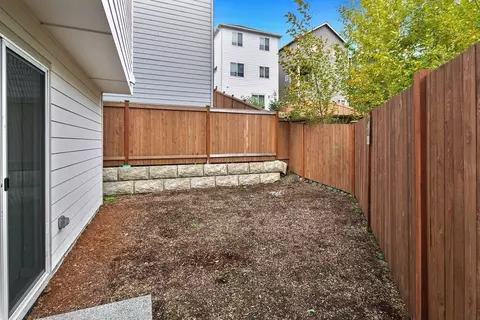 Exterior - 309 207th Pl SE, Bothell, WA 98012 photo 4 of 6