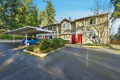 7031 210th St SW #B, Lynnwood, WA 98036