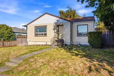 2114 Parker Pl, Bremerton, WA 98310