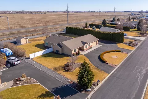 5766 NE Ridgeview Drive Loop, Moses Lake, WA 98837