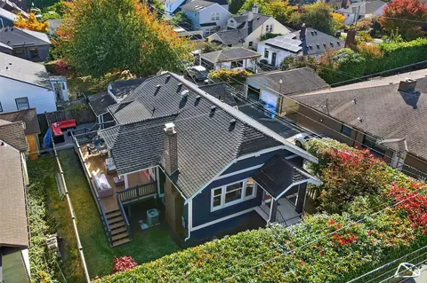 2305 NW 85th St, Seattle, WA 98117