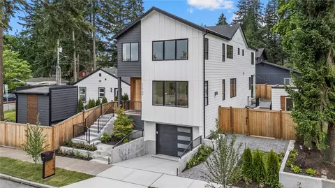 11709 Roosevelt Way NE, Seattle, WA 98125