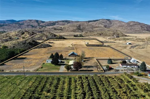 81 81a Johnson Creek Rd, Omak, WA 98841