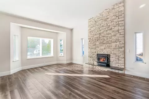 Living - 4411 130th St SE, Everett, WA 98208 photo 2 of 4