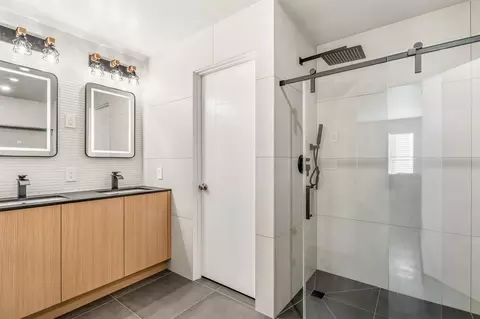 Bath - 4411 130th St SE, Everett, WA 98208 photo 5 of 5