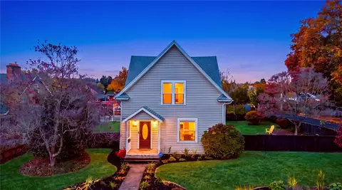 504 7th St SW, Puyallup, WA 98371