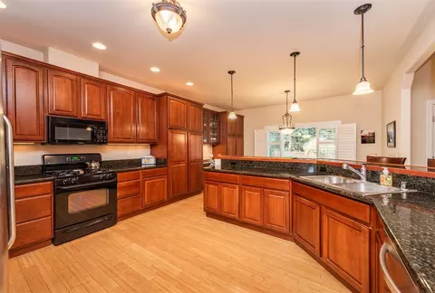 Kitchen - 1071 N Lindsay Ln, Sequim, WA 98382 photo 2 of 5