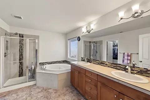 Bath - 19527 33rd Dr SE, Bothell, WA 98012 photo 3 of 3