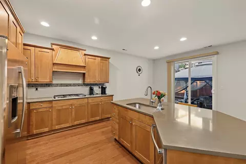 Kitchen - 19527 33rd Dr SE, Bothell, WA 98012 photo 4 of 4