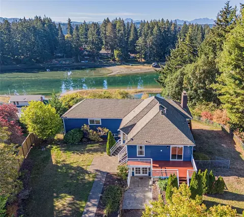 1431 NW Crows Nest Ln, Bremerton, WA 98312