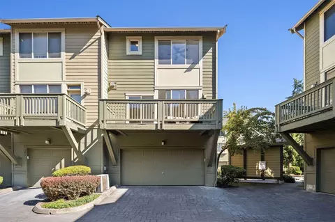 377 NW Pebble Ln, Issaquah, WA 98027