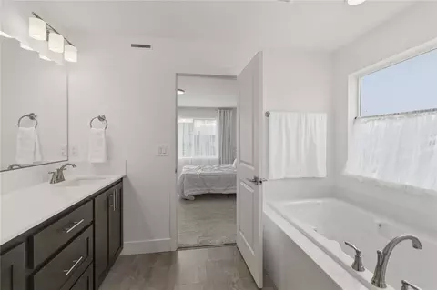 Bath - 705 Pagget Ave, Winlock, WA 98596 photo 2 of 2