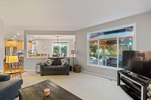 Living - 3229 114th St SE, Everett, WA 98208 photo 1 of 2