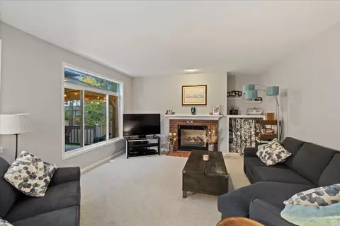 Living - 3229 114th St SE, Everett, WA 98208 photo 2 of 2