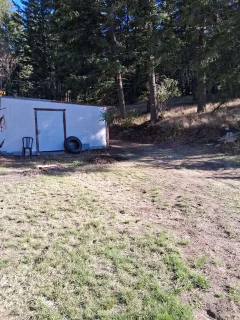 9 Forest Edge Rd, Oroville, WA 98844