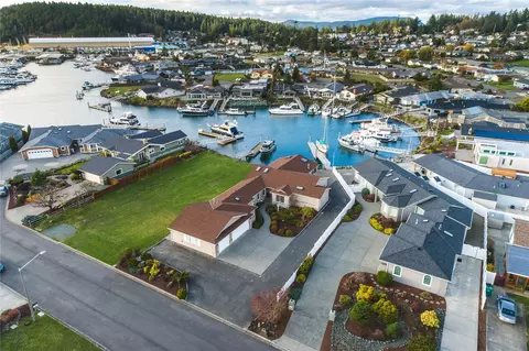 2006 Cove Pl, Anacortes, WA 98221
