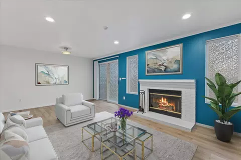 21904 56th Ave W #B2, Mountlake Terrace, WA 98043