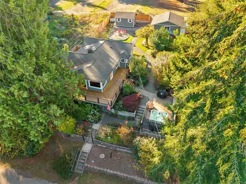 18481 1st Ave NE, Suquamish, WA 98392