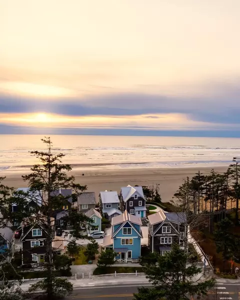 72 Pacifica Ln, Pacific Beach, WA 98571