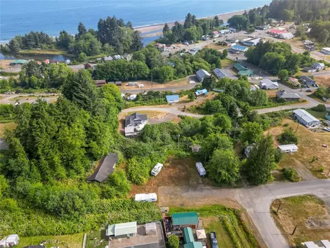 150 8th St #152, Clallam Bay, WA 98326