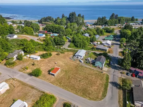 110 8th St #122, Clallam Bay, WA 98326