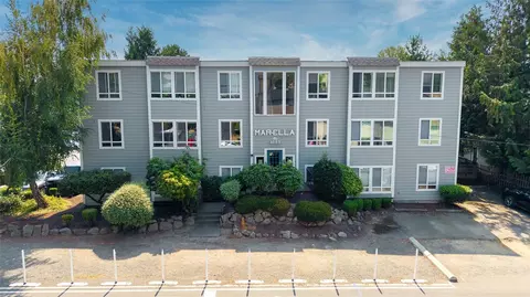 3055 NE 140th St, Seattle, WA 98125