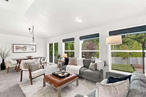 Living - 223 60th Pl SE, Everett, WA 98203 photo 2 of 2