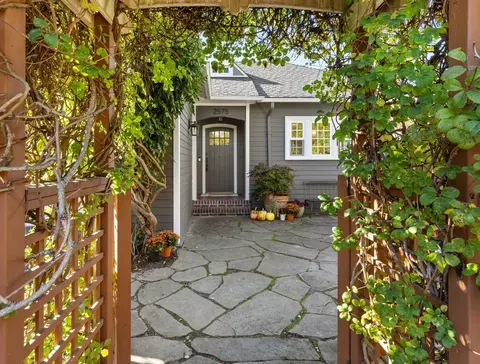 2575 5th Ave W, Seattle, WA 98119