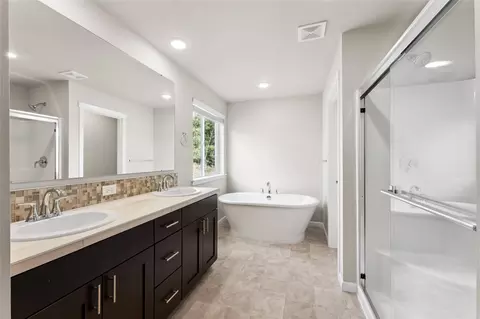 Bath - 418 Muller Ct SE #20, Orting, WA 98360 photo 2 of 4