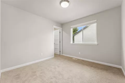 Bedroom - 418 Muller Ct SE #20, Orting, WA 98360 photo 4 of 7