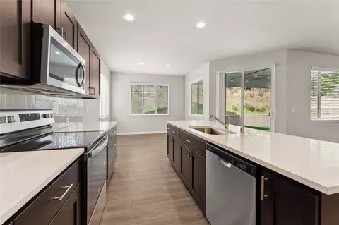 Kitchen - 418 Muller Ct SE #20, Orting, WA 98360 photo 3 of 3
