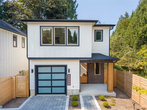 11249 108th Ave NE, Kirkland, WA 98033