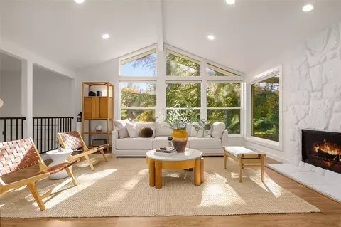 21810 NE 16th St, Sammamish, WA 98074
