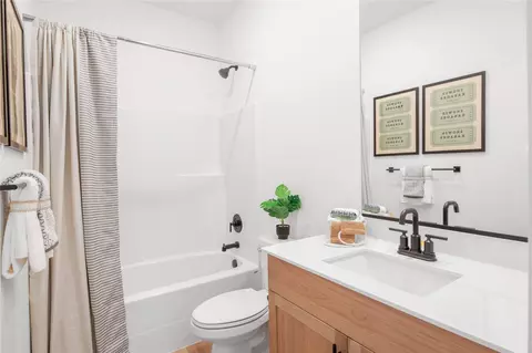 Bath - 657 Hazelnut Pl, Sequim, WA 98382 photo 3 of 3