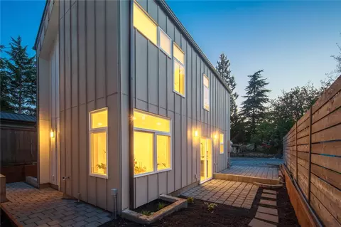 2935 39th Ave SW, Seattle, WA 98116