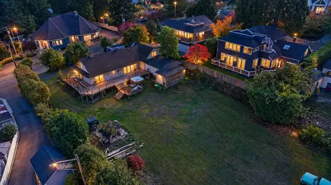 1837 72nd Ave SE, Mercer Island, WA 98040