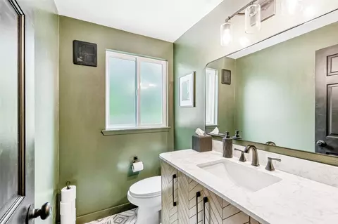 Bath - 9523 NE 198th St, Bothell, WA 98011 photo 1 of 5