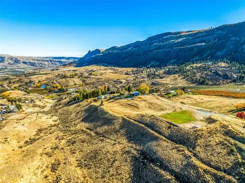 4680 Crown Ln, Malaga, WA 98828
