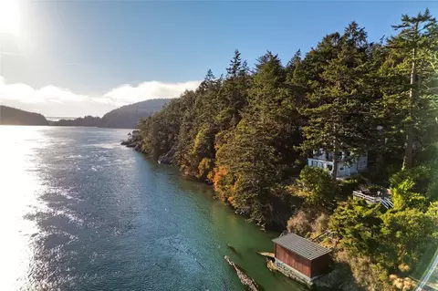 15709 Yokeko Dr, Anacortes, WA 98221