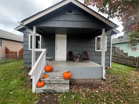264 21st St, Longview, WA 98632