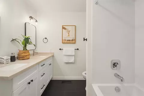Bath - 4806 Glenhaven Dr, Everett, WA 98203 photo 3 of 4
