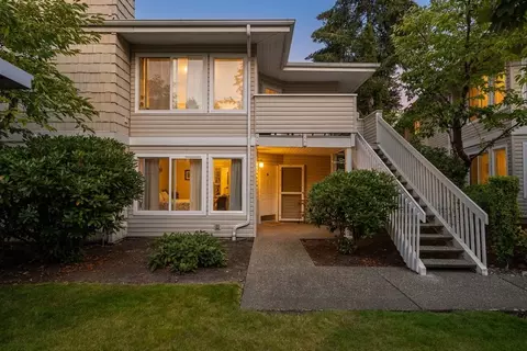 9210 Market Pl #G102, Lake Stevens, WA 98258