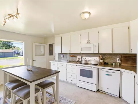 Kitchen - 1417 Maple St, Sumner, WA 98390 photo 1 of 5