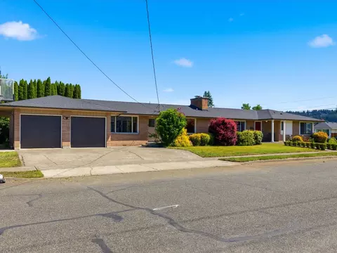 Exterior - 1417 Maple St, Sumner, WA 98390 photo 2 of 9