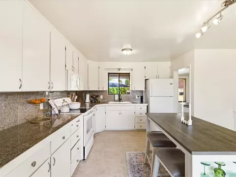 Kitchen - 1417 Maple St, Sumner, WA 98390 photo 3 of 5