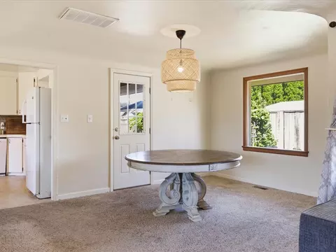 Living - 1417 Maple St, Sumner, WA 98390 photo 6 of 6